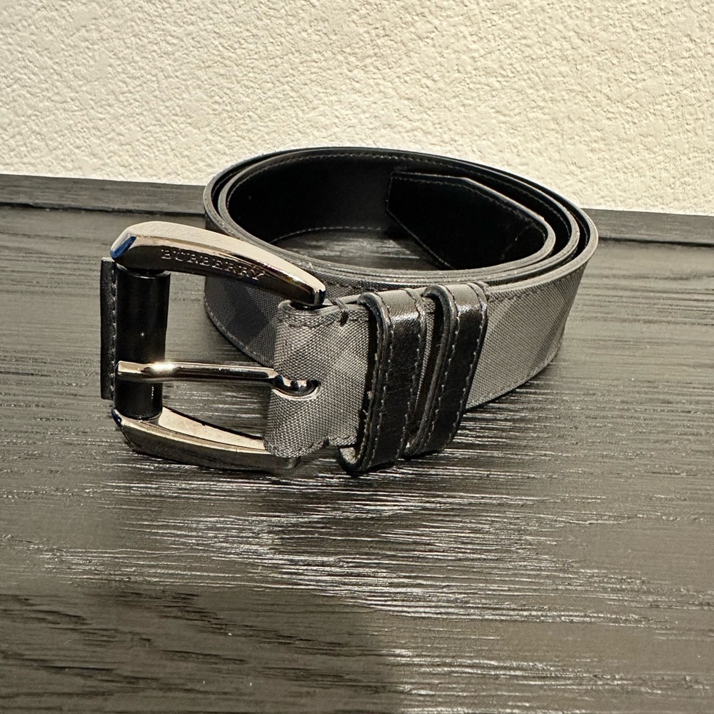 BURBERRY BRAND Men’s Leather Black/Grey Belt. Size 36/90. In LIKE NEW Condition.